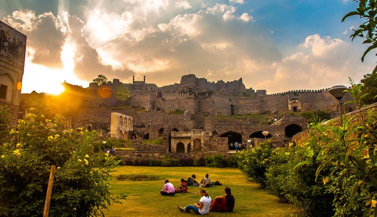 Top 10 Places to Visit in Hyderabad: A Complete Travel Guide Golconda Fort Hyderabad – historic tourist place in Hyderabad